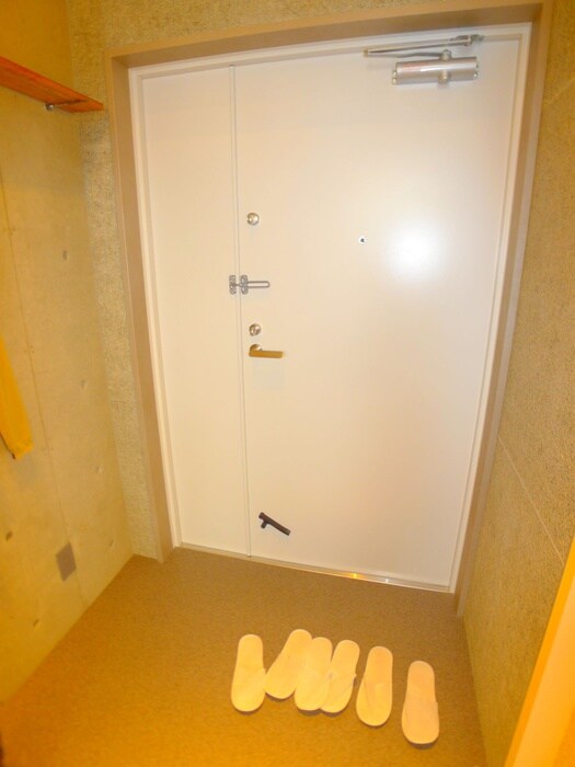 物件内観写真16　(玄関)