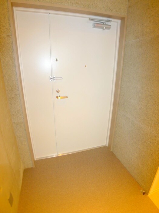 物件内観写真16　(玄関)