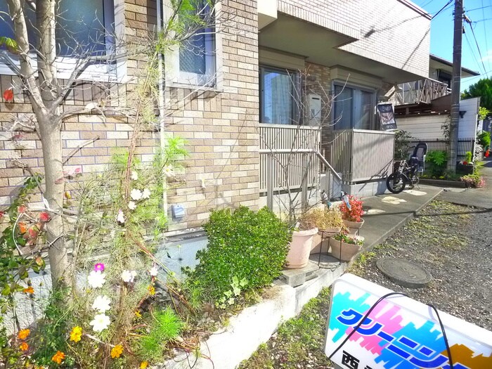 物件外観写真5　(駐輪場)