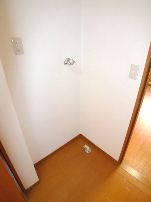 物件内観写真15　(洗濯機置場)