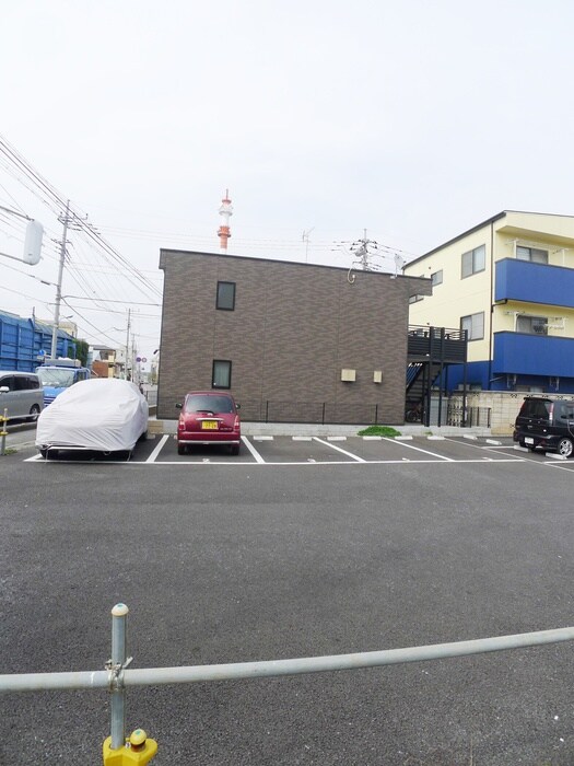 物件外観写真4　(駐車場)