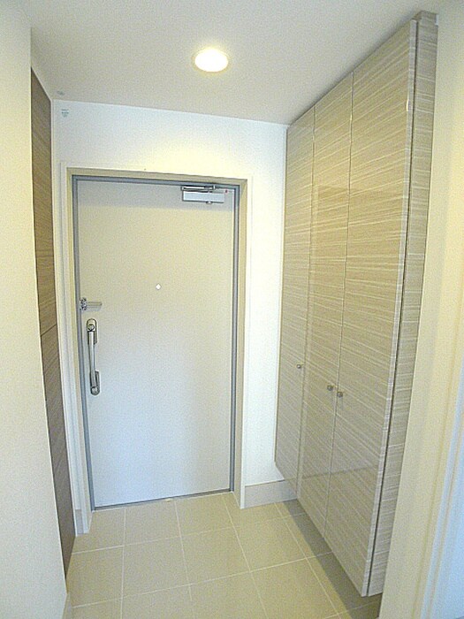 物件内観写真14　(玄関)