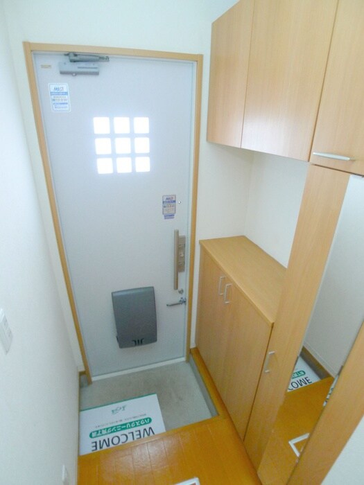 物件内観写真16　(玄関)