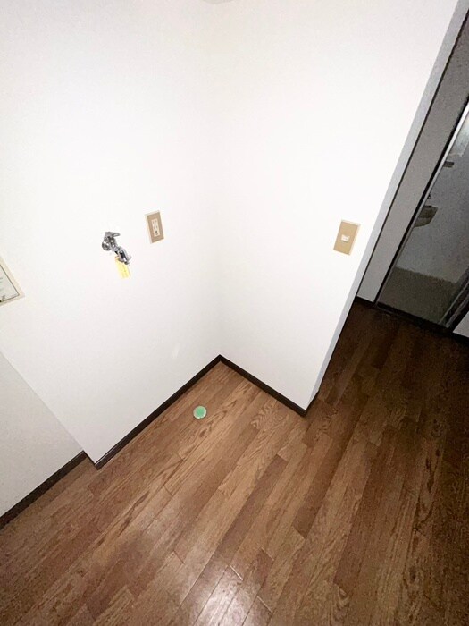 物件内観写真13　(洗濯機置場)