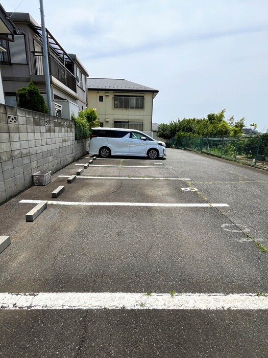 物件外観写真2　(駐車場)