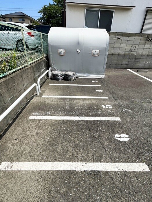 物件外観写真5　(バイク置き場)