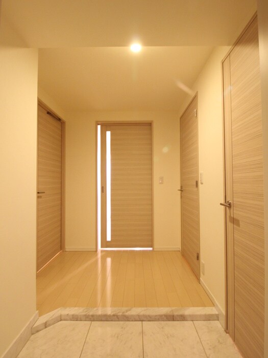 物件内観写真16　(玄関)