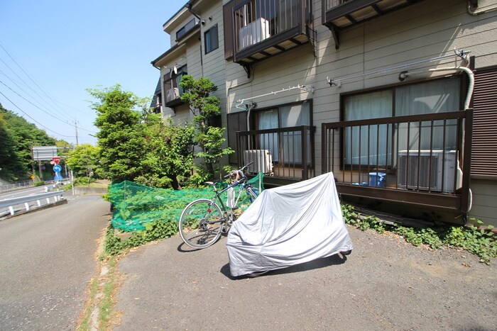 物件外観写真5　(駐輪場)