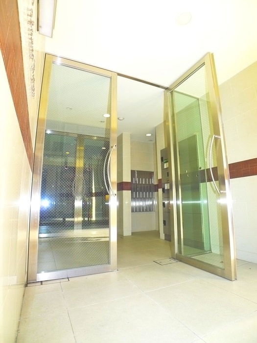 物件外観写真6　(エントランス部分)