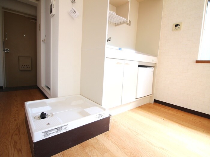 物件内観写真10　(洗濯機置場)