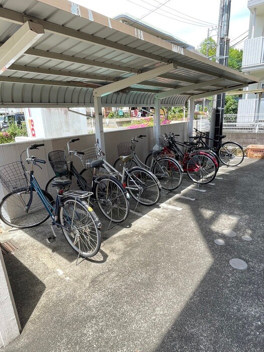 物件外観写真4　(駐輪場)