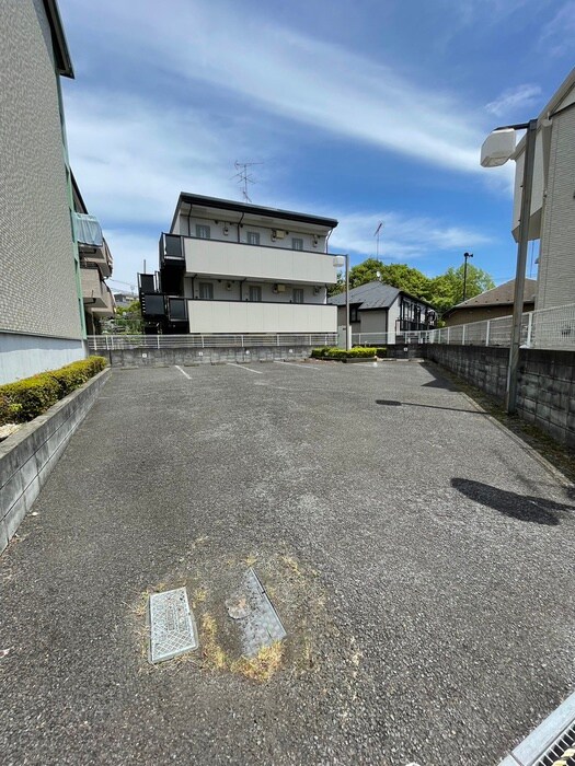 物件外観写真6　(駐車場)