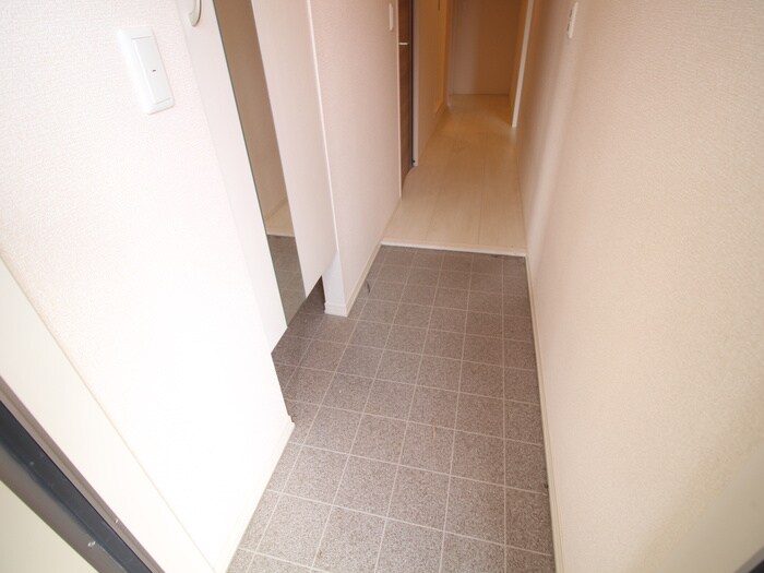 物件内観写真7　(玄関)