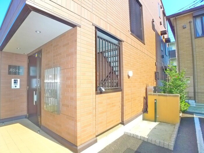 物件外観写真3　(エントランス部分)