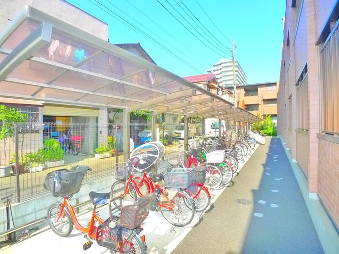 物件外観写真4　(駐輪場)