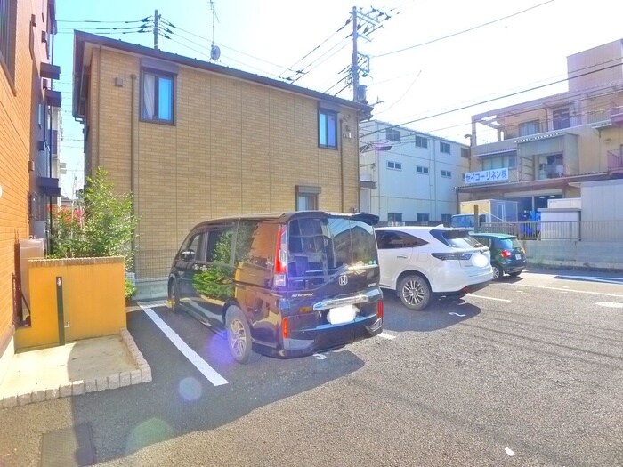 物件外観写真5　(駐車場)