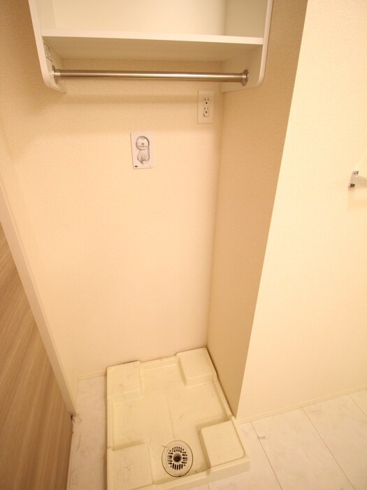 物件内観写真10　(洗濯機置場)