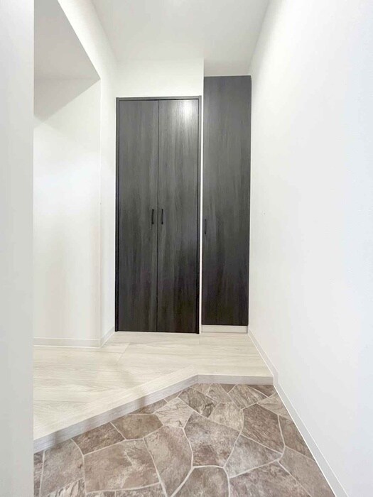 物件内観写真7　(玄関)