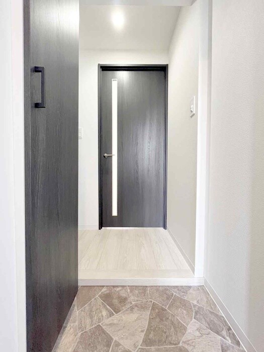 物件内観写真7　(玄関)