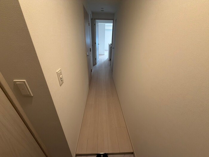 ｺﾝﾌｫﾘｱ・ﾘｳﾞ豊洲ｷｬﾅﾙの廊下