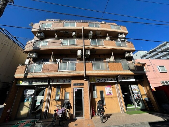 物件外観写真3　(エントランス部分)