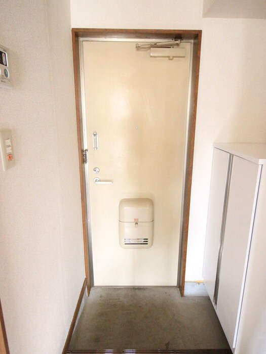 物件内観写真12　(玄関)