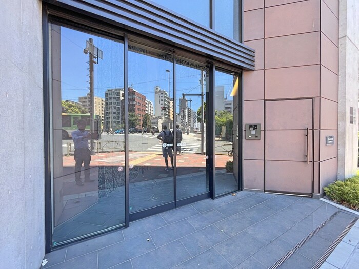 物件外観写真2　(エントランス部分)