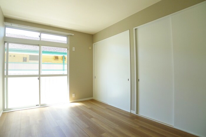 物件内観写真8　(室内からの展望)