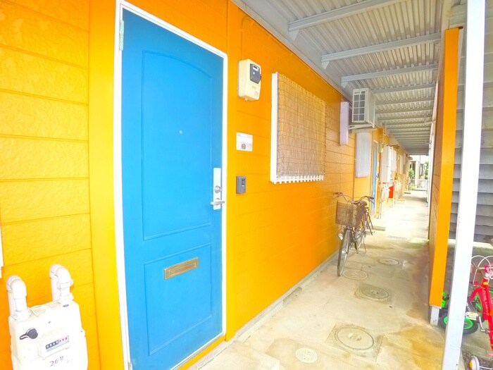 物件外観写真3　(エントランス部分)