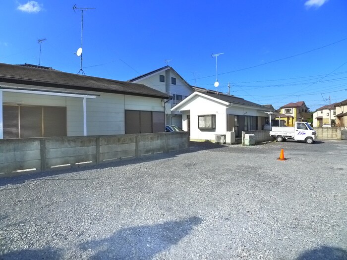 物件外観写真3　(駐車場)