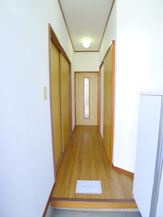 物件内観写真12　(玄関)