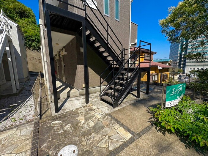 物件外観写真4　(エントランス部分)