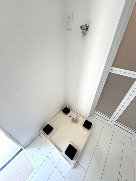 物件内観写真16　(洗濯機置場)