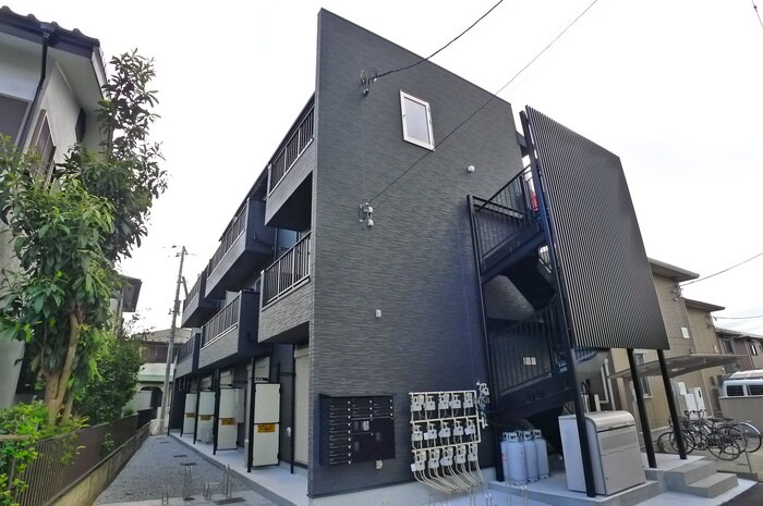 物件外観写真3　(エントランス部分)