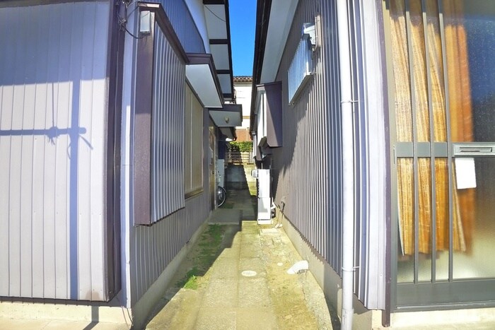 物件外観写真3　(エントランス部分)