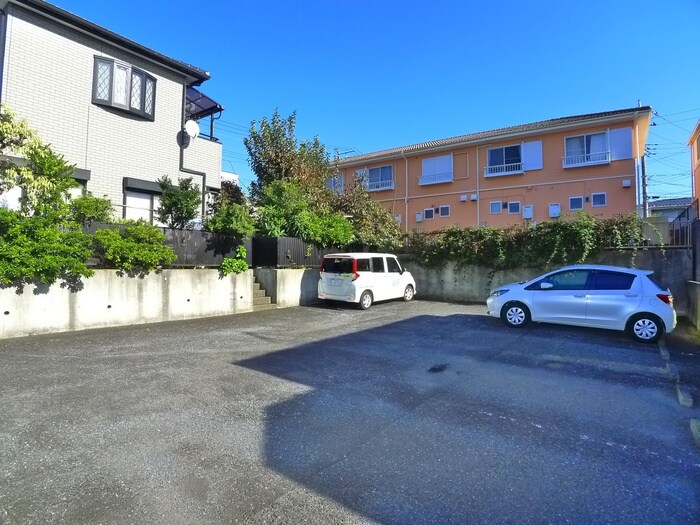 物件外観写真4　(駐車場)