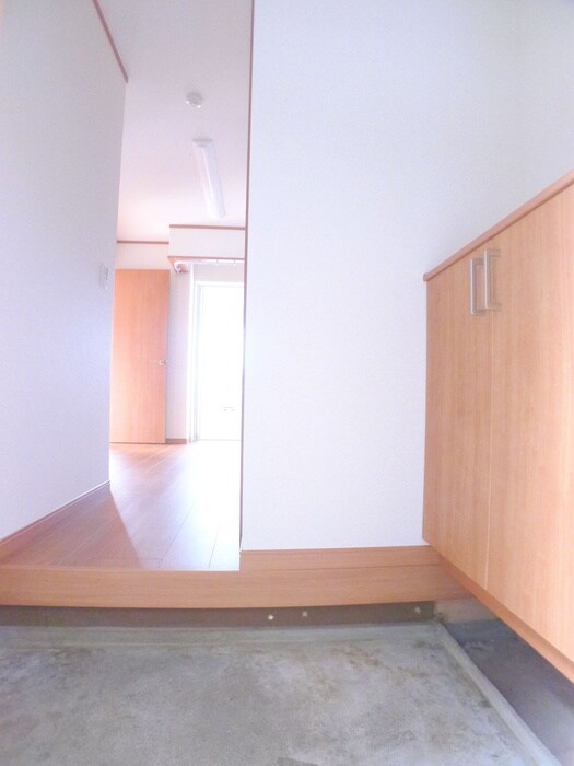 物件内観写真16　(玄関)