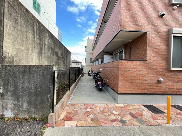 物件外観写真3　(駐輪場)