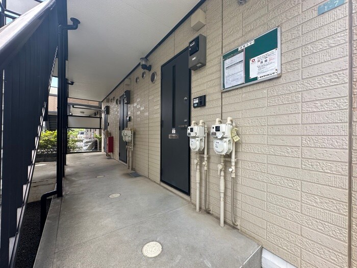 物件外観写真6　(エントランス部分)