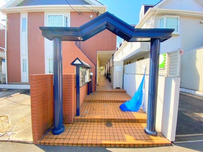 物件外観写真4　(エントランス部分)