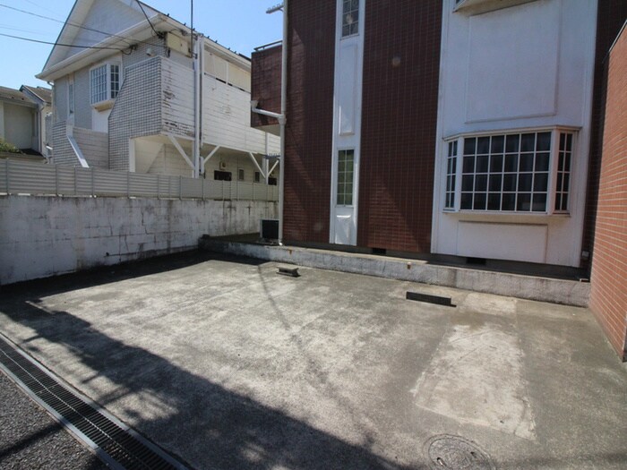 物件外観写真5　(駐車場)