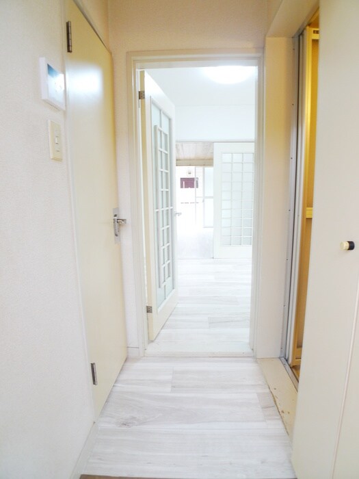 物件内観写真14　(玄関)