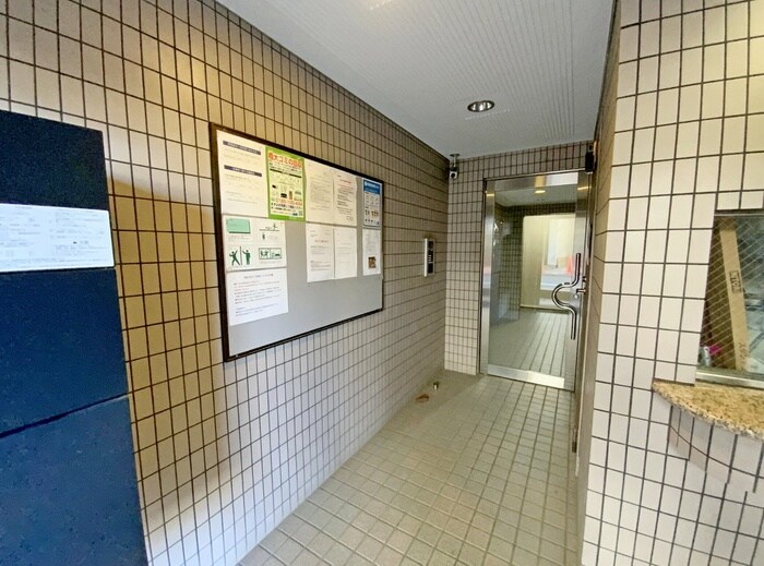 物件外観写真3　(エントランス部分)