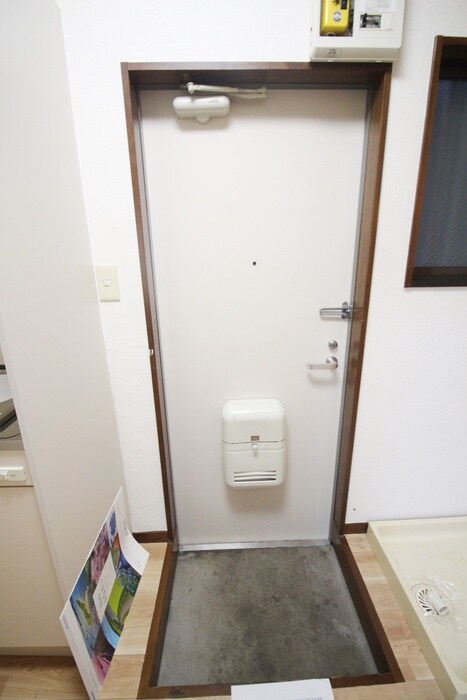 物件内観写真16　(玄関)