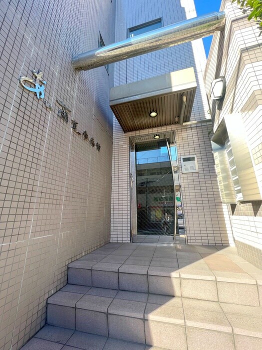 物件外観写真3　(エントランス部分)