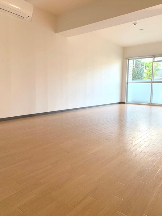 物件内観写真7　(室内からの展望)