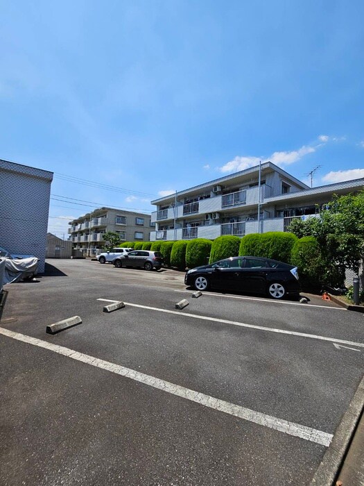 物件外観写真5　(駐車場)