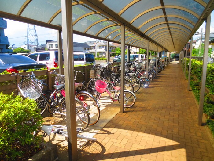 物件外観写真3　(駐輪場)