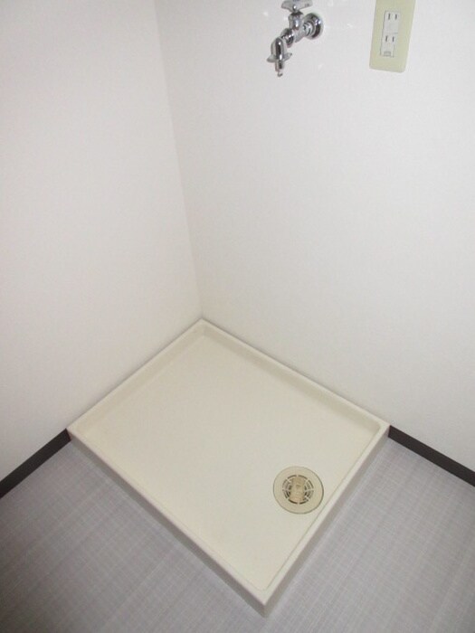 物件内観写真14　(洗濯機置場)