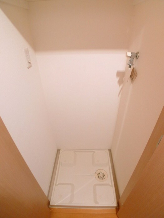 物件内観写真16　(洗濯機置場)